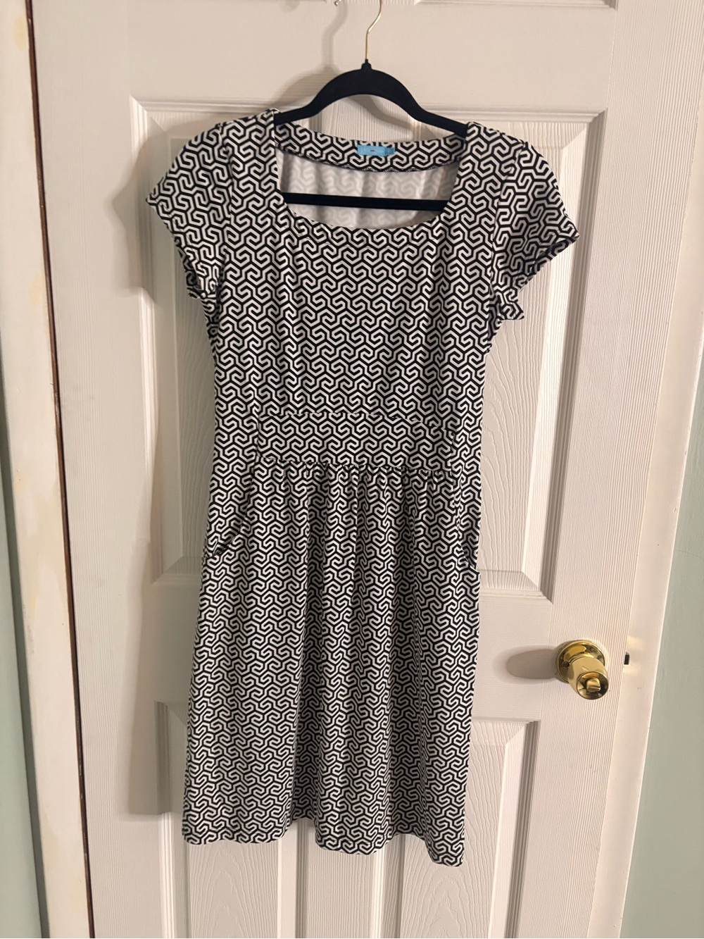 Women’s J McLaughlin Geometric Shirt Sleeve Dress Size XS Black & White